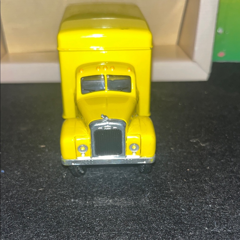 Breyer Corgi Classics Yellow and Blue Mack B Series Van - Picture 4 of 8